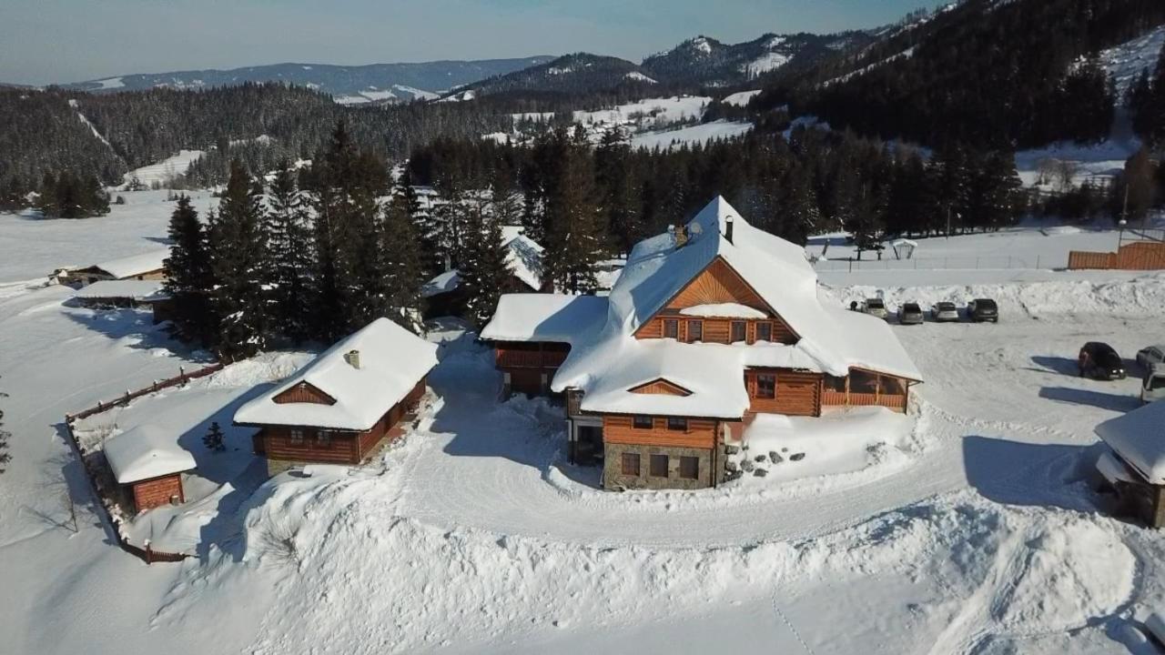 Отель Koliba Holica Huty Экстерьер фото